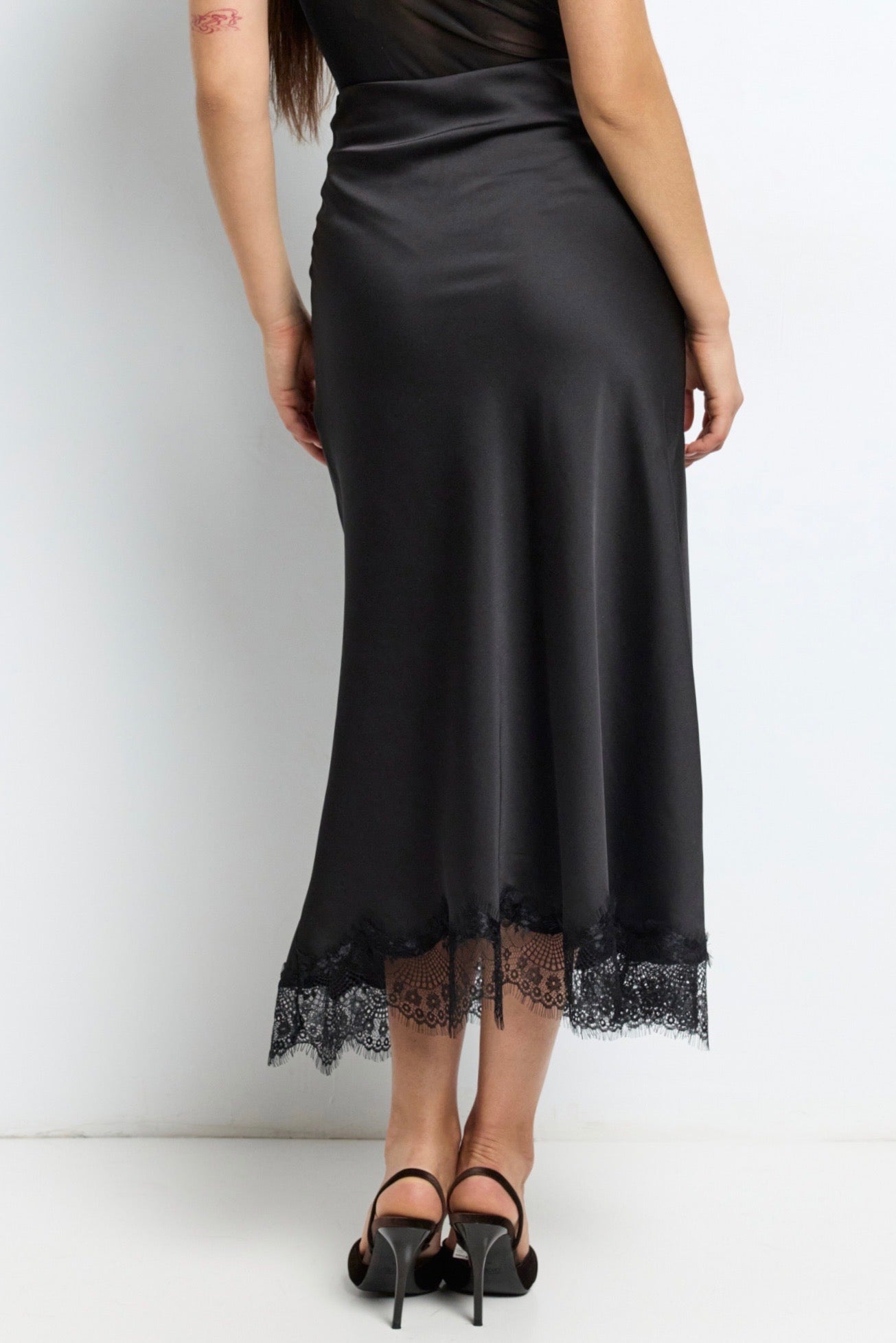 Falda Satén Encaje