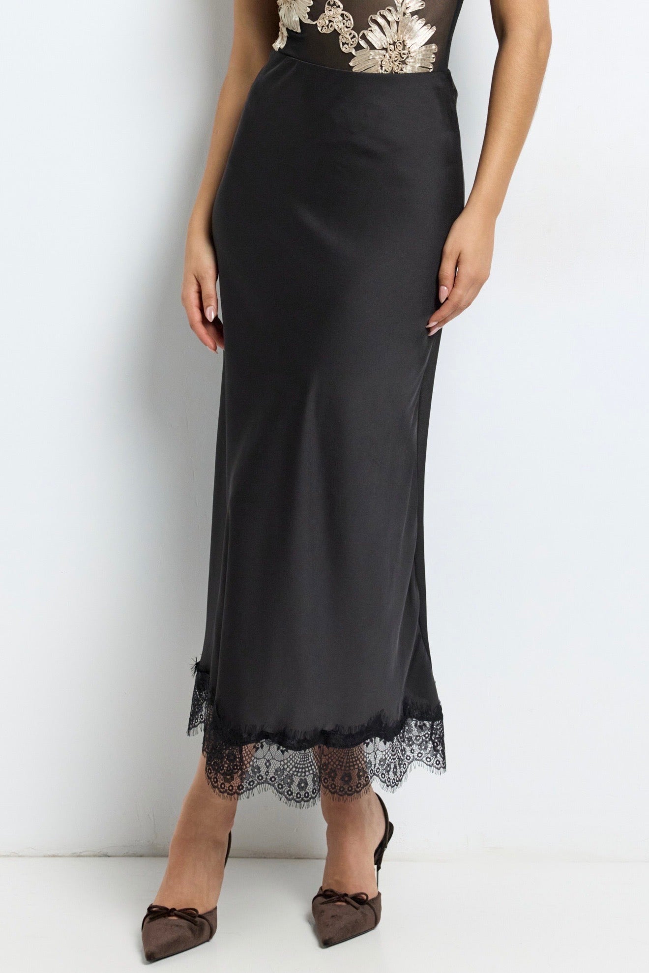 Falda Satén Encaje